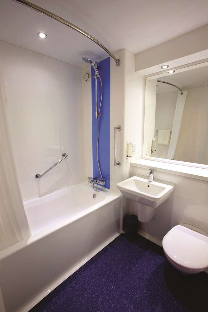 Travelodge Rose Street Эдинбург Номер фото